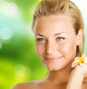 Junge Frau mit schönem Gesicht Junge Frau mit schönem Gesicht